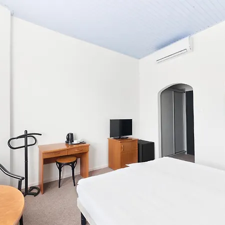 Lorelei Adults Only 4*