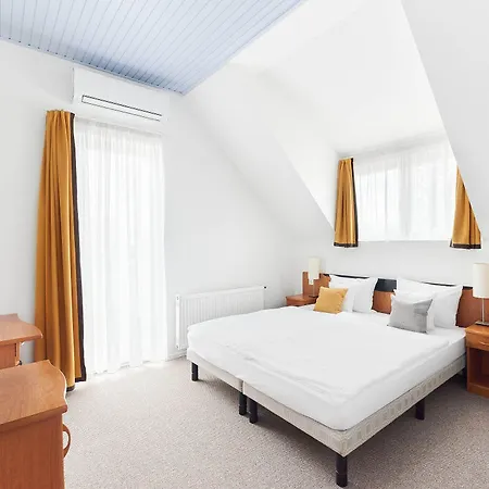 לינה וארוחת בוקר Lorelei Adults Only גיינסדיאס