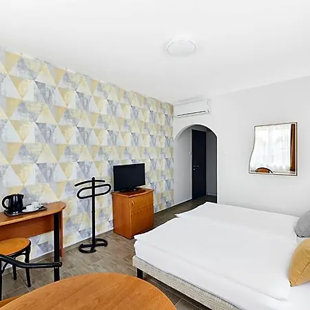 Lorelei Adults Only 4*