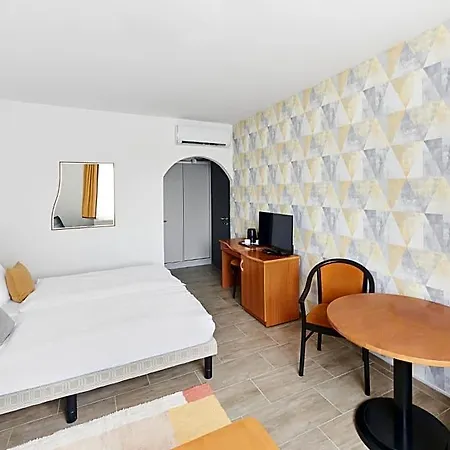 Lorelei Adults Only 4*