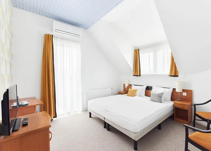 Lorelei Adults Only Gyenesdiás